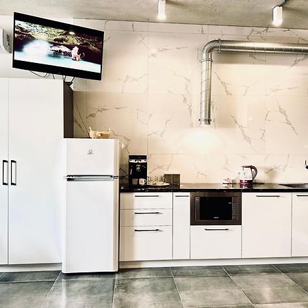 Modern Apartments With A Coffee Machine In The City Center, A View Of The City Rivne Ngoại thất bức ảnh