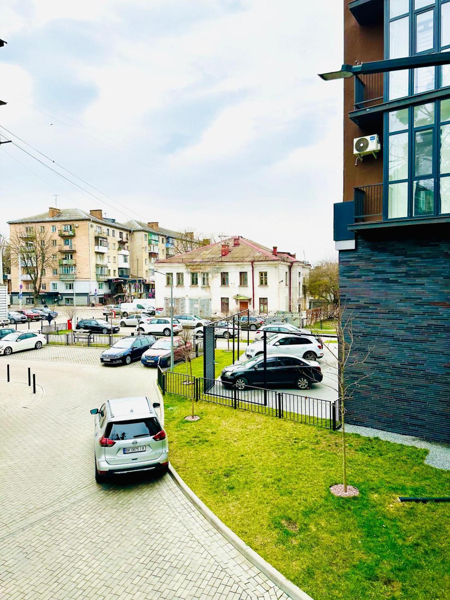 Modern Apartments With A Coffee Machine In The City Center, A View Of The City Rivne Ngoại thất bức ảnh