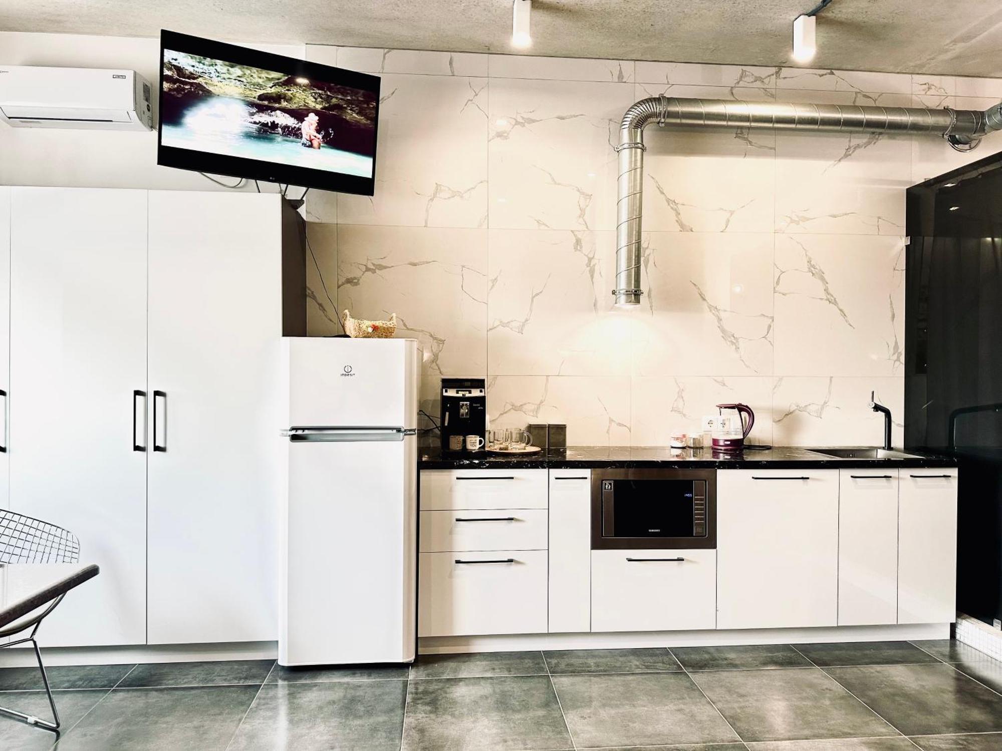Modern Apartments With A Coffee Machine In The City Center, A View Of The City Rivne Ngoại thất bức ảnh