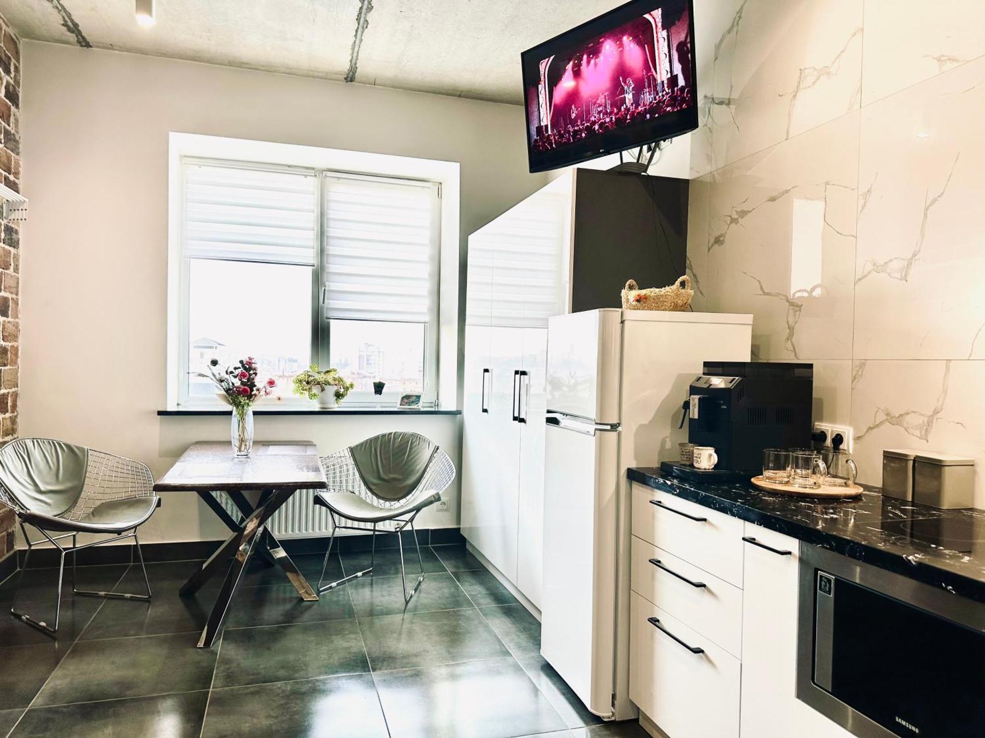 Modern Apartments With A Coffee Machine In The City Center, A View Of The City Rivne Ngoại thất bức ảnh