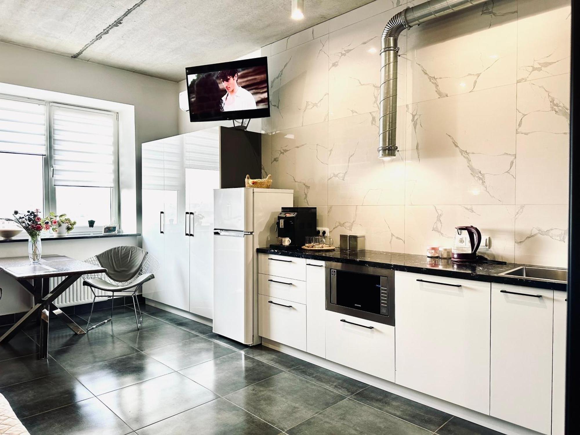 Modern Apartments With A Coffee Machine In The City Center, A View Of The City Rivne Ngoại thất bức ảnh